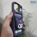 کاور سیلیکونی پاک کنی مدل عروسکی کیوت استندشو طرح کرومی (1)